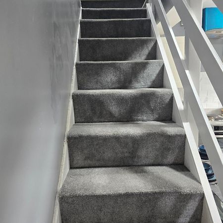 Manchester - House - Sleeps 6 - Parking - Garden エクステリア 写真