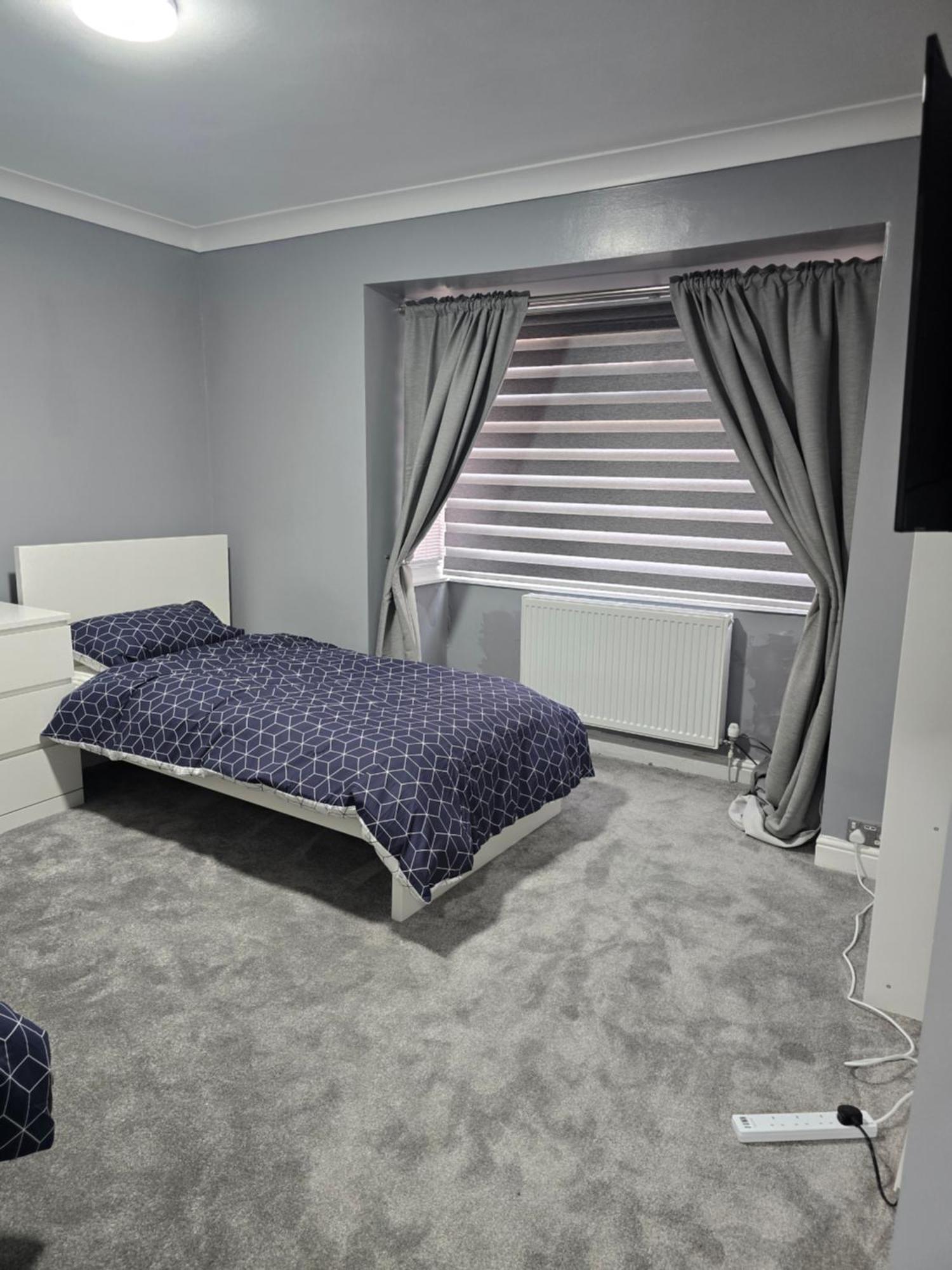Manchester - House - Sleeps 6 - Parking - Garden エクステリア 写真